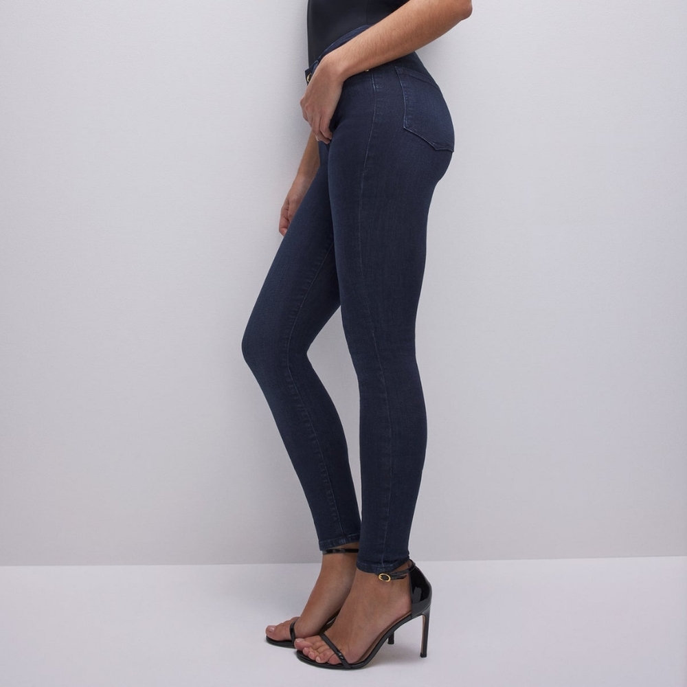 Good American GOOD LEGS SKINNY JEANS